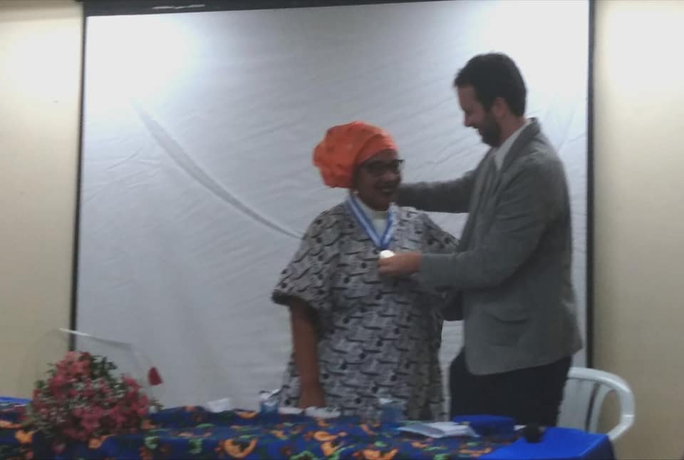 Pastora Kak Omowal recebe homenagem com Medalha Tiradentes da ALERJ