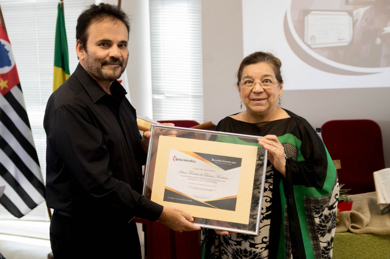 Colgio Episcopal Homenageia Simei Monteiro em primeira reunio do ano