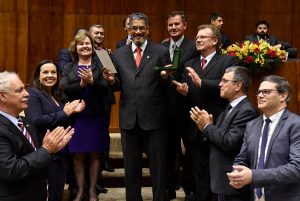 Bispo Luiz Verglio recebe homenagem